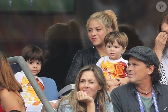 Shakira (compagne Gerard Piqué), ses fils Sasha et Milan lors des 8ème de finale de l'UEFA Euro 2016 Italie-Espagne au Stade de France à Saint-Denis, France, le 27 juin 2016. © Cyril Moreau/Bestimage