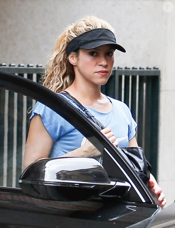 La chanteuse Shakira se rend à un centre esthétique à Barcelone, le 13 juin 2016.