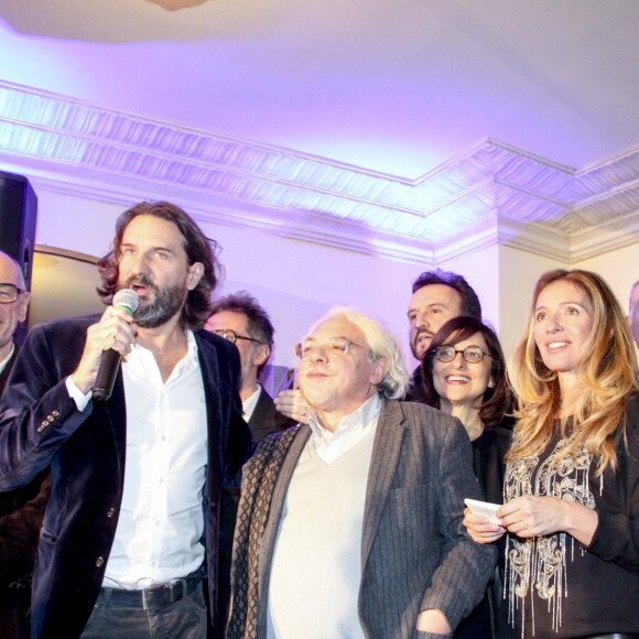 Le jury du prix de Flore, présidé par Frédéric Beigbeder, est composé de Jacques Braunstein, Manuel Carcassonne, Carole Chrétiennot, Michèle Fitoussi, Jean-René Van Der Plaetsen, François Reynaert, Jean-Pierre Saccani, Bertrand de Saint-Vincent, Christophe Tison, Philippe Vandel et Arnaud Viviant - Le prix de Flore 2016 pour Nina Yargekov et sa "Double nationalité" au Café de Flore à Paris, France, le 8 novembre 2016.