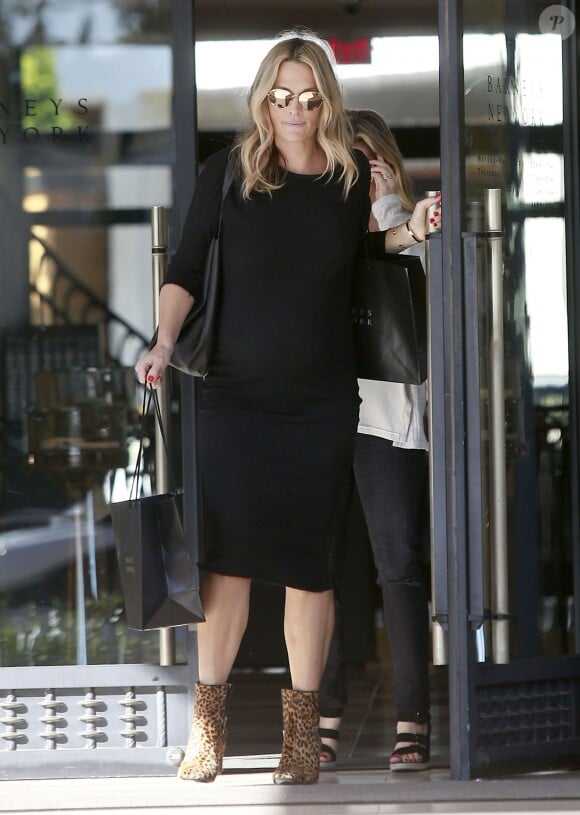 Molly Sims enceinte fait du shopping à Barneys New York à Beverly Hills, le 3 novembre 2016
