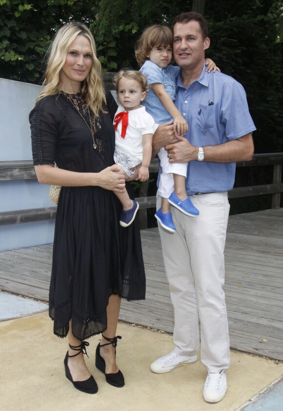 Molly Sims, son mari Scott Stuber et leurs enfants Scarlett May Stuber et Brooks Alan Stuber à la 7ème journée annuelle de « The Children's Museum of the East End's «  à New York, le 18 juillet 2015