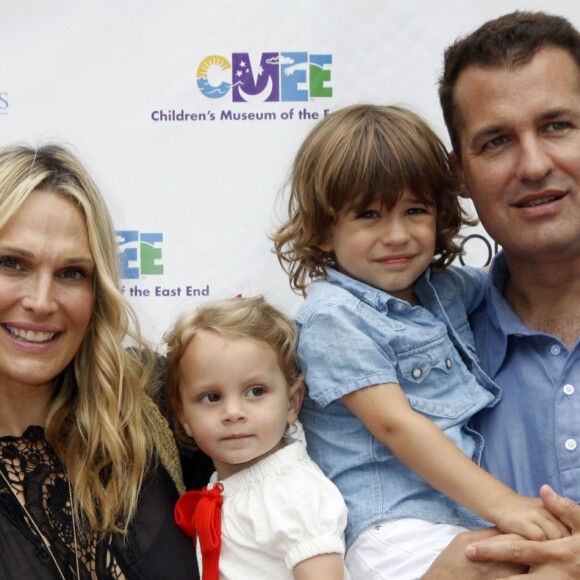 Molly Sims, son mari Scott Stuber et leurs enfants Scarlett May Stuber et Brooks Alan Stuber à la 7ème journée annuelle de « The Children's Museum of the East End's «  à New York, le 18 juillet 2015