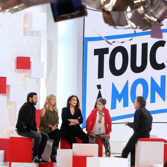 Exclusif - Cyril Hanouna, Enora Malagré, Valérie Bénaïm et Michel Drucker - Enregistrement de l'émission "Vivement la télé" de Michel Drucker avec une partie de l'équipe de "Touche pas à mon poste" le 9 novembre 2016. L'émission sera diffusée sur France 2 le 13 novembre 2016. © Dominique Jacovides / Bestimage