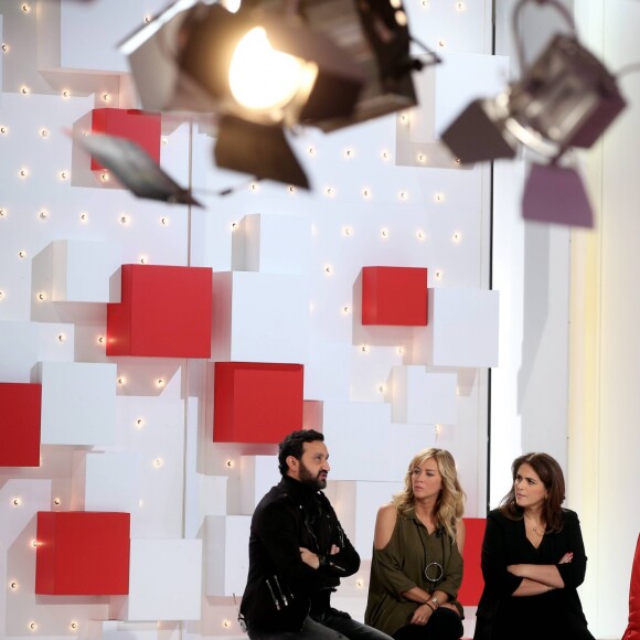 Exclusif - Cyril Hanouna, Enora Malagré, Valérie Bénaïm et Michel Drucker - Enregistrement de l'émission "Vivement la télé" de Michel Drucker avec une partie de l'équipe de "Touche pas à mon poste" le 9 novembre 2016. L'émission sera diffusée sur France 2 le 13 novembre 2016. © Dominique Jacovides / Bestimage