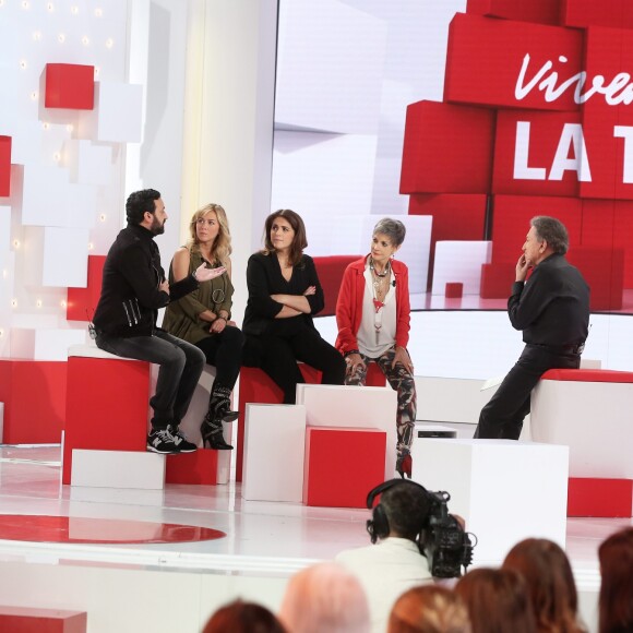 Exclusif - Cyril Hanouna, Enora Malagré, Valérie Bénaïm et Michel Drucker - Enregistrement de l'émission "Vivement la télé" de Michel Drucker avec une partie de l'équipe de "Touche pas à mon poste" le 9 novembre 2016. L'émission sera diffusée sur France 2 le 13 novembre 2016. © Dominique Jacovides / Bestimage