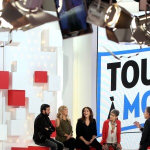 Exclusif - Cyril Hanouna, Enora Malagré, Valérie Bénaïm et Michel Drucker - Enregistrement de l'émission "Vivement la télé" de Michel Drucker avec une partie de l'équipe de "Touche pas à mon poste" le 9 novembre 2016. L'émission sera diffusée sur France 2 le 13 novembre 2016. © Dominique Jacovides / Bestimage