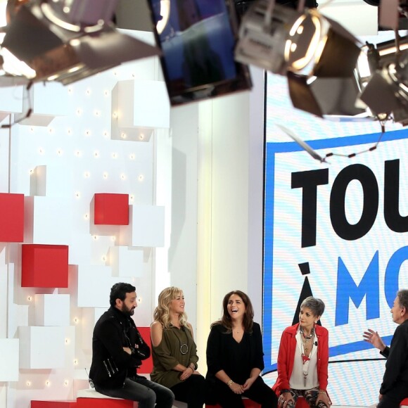 Exclusif - Cyril Hanouna, Enora Malagré, Valérie Bénaïm et Michel Drucker - Enregistrement de l'émission "Vivement la télé" de Michel Drucker avec une partie de l'équipe de "Touche pas à mon poste" le 9 novembre 2016. L'émission sera diffusée sur France 2 le 13 novembre 2016. © Dominique Jacovides / Bestimage