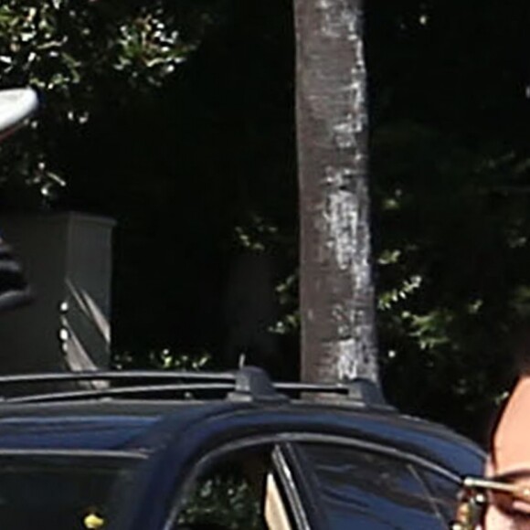 Kendall Jenner se promène à Los Angeles au volant d'une magnifique Ford Mustang rouge le 10 novembre.