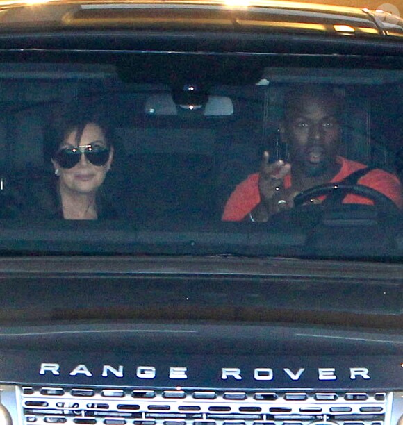 Kris Jenner et son compagnon Corey Gamble quittent l'hôpital Cedars-Sinai après leur visite à Blac Chyna et Rob Kardashian qui viennent d'avoir une petite fille Dream à Los Angeles le 10 novembre 2016.