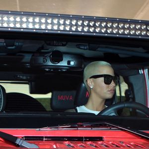 Amber Rose arrive à l'hôpital Cedars-Sinai pour rendre visite à Blac Chyna et Rob Kardashian qui viennent d'avoir une petite fille Dream à Los Angeles le 10 novembre 2016.