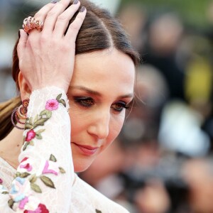 Elsa Zylberstein lors de la montée des marches du film "Money Monster" lors du 69ème Festival International du Film de Cannes, le 12 mai 2016.