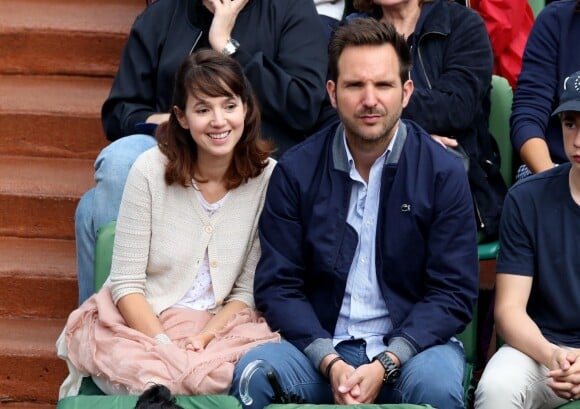 Christophe Michalak et sa femme Delphine McCarty dans les tribunes lors du Tournoi de Roland-Garros (les Internationaux de France de tennis) à Paris, le 28 mai 2016. © Dominique Jacovides/Bestimage