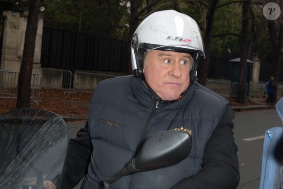 Semi-exclusif - Gérard Depardieu en scooter à la sortie de l'enregistrement de l'émission "Vivement Dimanche" à Paris, France, le 9 novembre 2016.