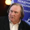 L'acteur français Gérard Depardieu déguste des vins dans le restaurant "Lastochka" à Moscou en Russie le 1er avril 2016