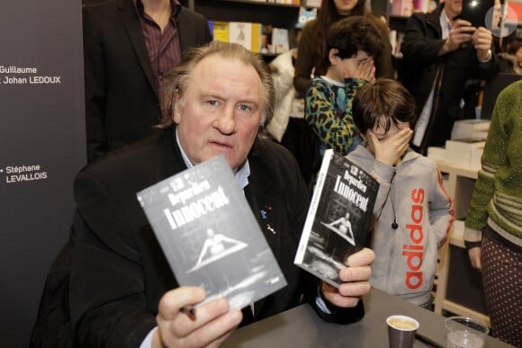 Gérard Depardieu - Le "33ème Salon du Livre" au parc des expositions de la porte de Versailles à Paris. © Cédric Perrin/Bestimage