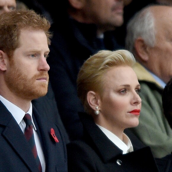 Le prince Harry et la princesse Charlène de Monaco assistent au match de rugby Angleterre - Afrique du Sud dans le cadre de la tournée d'automne 2016 au Twickenham Stadium à Londres, le 12 novembre 2016.