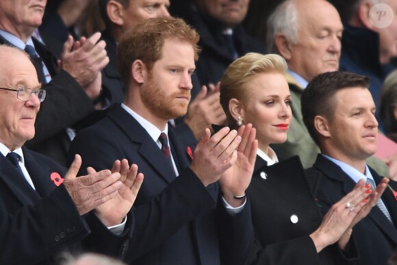 Le prince Harry et la princesse Charlène de Monaco assistent au match de rugby Angleterre - Afrique du Sud dans le cadre de la tournée d'automne 2016 au Twickenham Stadium à Londres, le 12 novembre 2016.