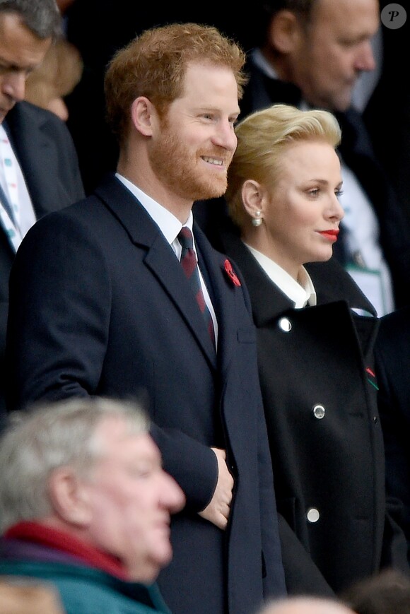 Le prince Harry et la princesse Charlène de Monaco assistent au match de rugby Angleterre - Afrique du Sud dans le cadre de la tournée d'automne 2016 au Twickenham Stadium à Londres, le 12 novembre 2016.