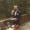 Justin Gey de Mariés au premier regard lors d'un shooting de mariage automnal dirigé par Anaïs Roguiez au château de Grouchy (Val d'Oise), avec Tiffany, une autre participante de l'émission. Photo Instagram le 27 octobre 2016.