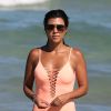 Kourtney Kardashian se baigne sur une plage à Miami en compagnie d' un mystérieux homme Miami, le 17 septembre 2016