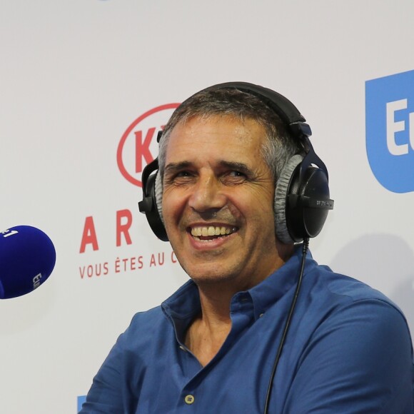 Julien Clerc lors de l'émission Europe 1 avant la Finale de l'UEFA Euro 2016 Portugal-France au Kia Arena à Paris, France le 10 juillet 2016. © Marc Ausset-Lacroix/Bestimage