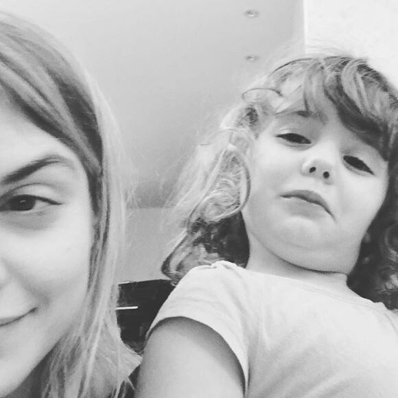 Coeur de Pirate pose avec sa fille Romy, sur Instagram. Octobre 2016