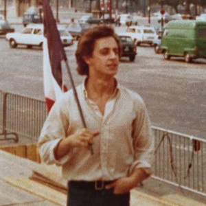 "Certaines histoires d'amour ne se finissent jamais..." Louis Sarkozy rend hommage à son père Nicolas sur Instagram, au lendemain de sa défaite au premier tour de la primaire de la droite et du centre, le 21 novembre 2016.