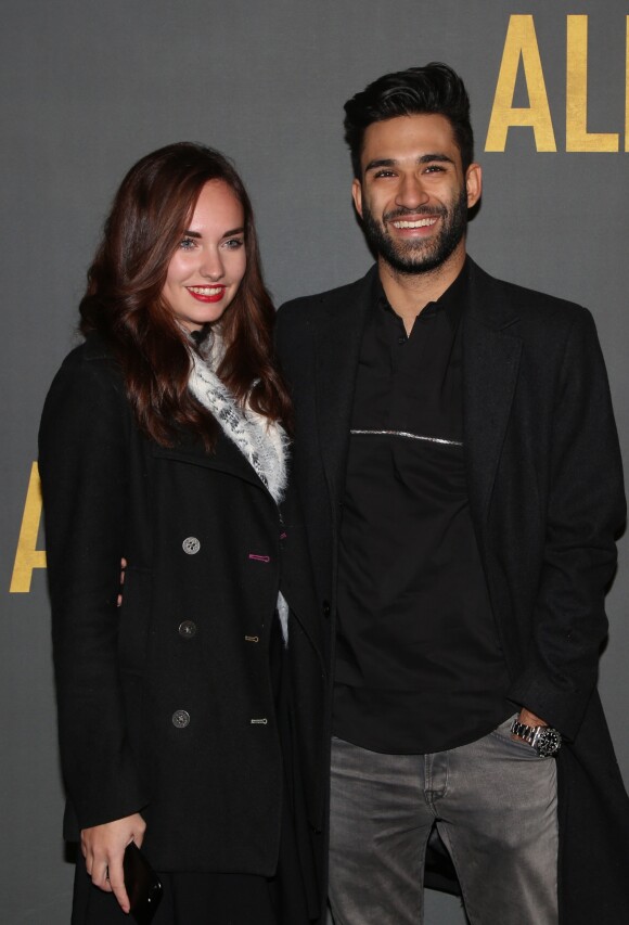 WaRTeK et sa petite amie Ophélie Duvillard - Avant-première du film "Alliés" au cinéma UGC Normandie à Paris, le 20 novembre 2016. © Denis Guignebourg/Bestimage