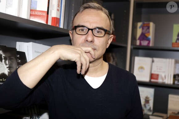 Portrait de Philippe Besson au Salon du Livre de Paris 2016.