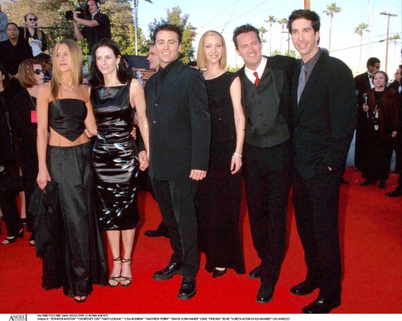 Jennifer Aniston, Courteney Cox, Matt Le Blanc, Lisa Kudrow, Matthew Perry et David Schwimmer sur le tapis rouge de la 5e édition des Screen Actor Guild Awards à Los Angeles le 3 mars 1999