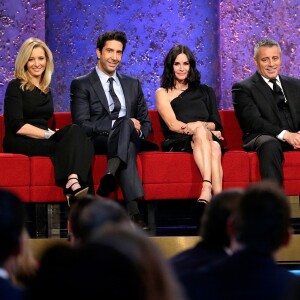 Les acteurs de la série "Friends" réunis en février 2016 pour honorer le producteur de télévision James Burrows.