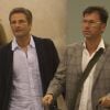 Le prêtre polonais Krzysztof Olaf Charamsa (à gauche) et son compagnon Eduardo Planas arrivent à Barcelone en Espagne le 5 octobre 2015.