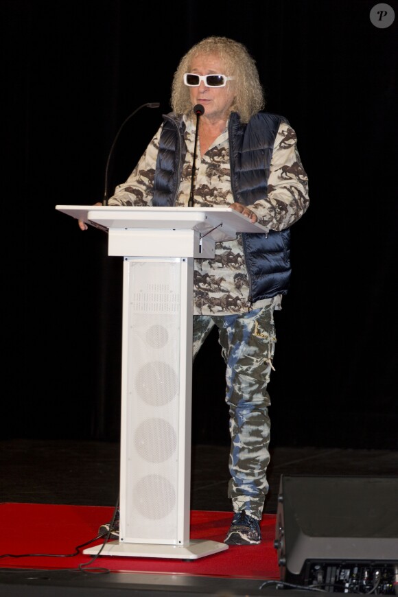 Michel Polnareff - Inauguration du centre culturel Michel Polnareff à Fontenay-Trésigny le 25 novembre 2016 Michel Polnareff a vécu dans ce village en 1987 et 1988 dans le bar de Mr et Mme Troisvallet.