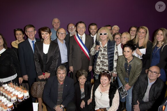 Michel Polnareff, Patrick Rossilli (Maire de Fontenay-Trésigny) et le Conseil Municipal - Inauguration du centre culturel Michel Polnareff à Fontenay-Trésigny le 25 novembre 2016