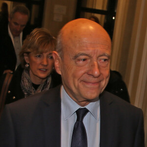 Alain Juppé et sa femme Isabelle - Le maire de Bordeaux et le candidat à la primaire de la droite et du centre pour les élections présidentielles de 2017 (Les Républicains LR), Alain Juppé quitte son QG de campagne après sa défaite à la primaire de droite et du centre à Paris, France, le 27 novembre 2016. © Marc Ausset-Lacroix/Bestimage