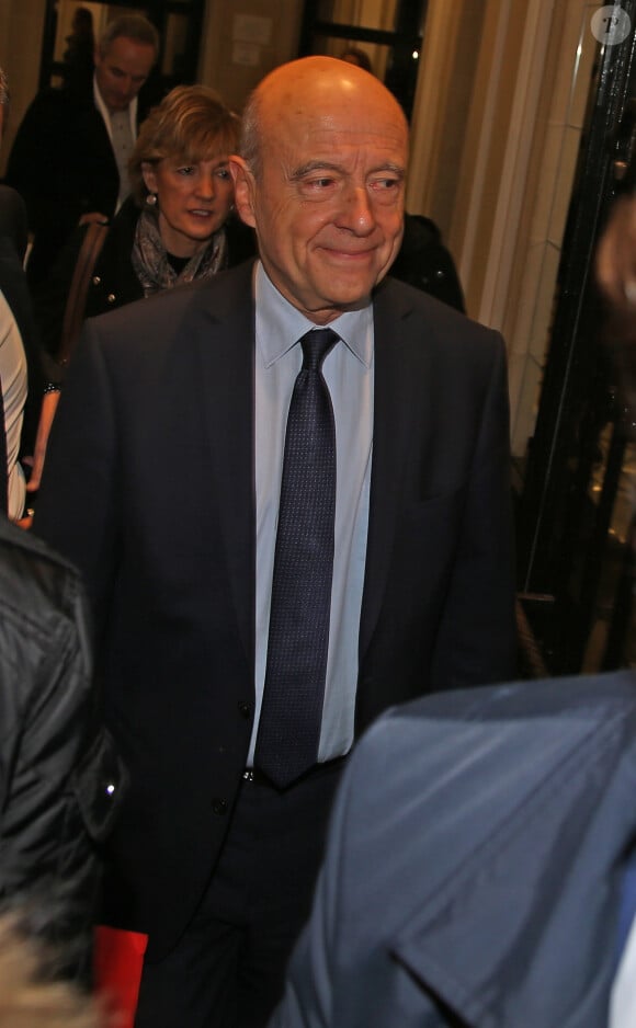Alain Juppé et sa femme Isabelle - Le maire de Bordeaux et le candidat à la primaire de la droite et du centre pour les élections présidentielles de 2017 (Les Républicains LR), Alain Juppé quitte son QG de campagne après sa défaite à la primaire de droite et du centre à Paris, France, le 27 novembre 2016. © Marc Ausset-Lacroix/Bestimage