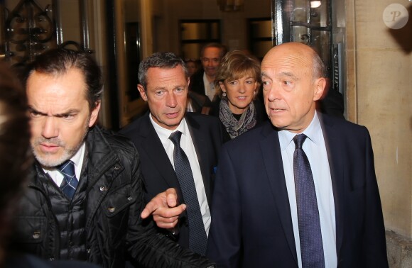 Alain Juppé et sa femme Isabelle - Le maire de Bordeaux et le candidat à la primaire de la droite et du centre pour les élections présidentielles de 2017 (Les Républicains LR), Alain Juppé quitte son QG de campagne après sa défaite à la primaire de droite et du centre à Paris, France, le 27 novembre 2016. © Marc Ausset-Lacroix/Bestimage