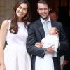 Le prince Félix du Luxembourg, son épouse la princesse Claire et leur fille la princesse Amalia lors de la célébration du baptême de la princesse Amalia de Luxembourg en la chapelle de Saint Ferréol à Lorgues, le 12 juillet 2014.