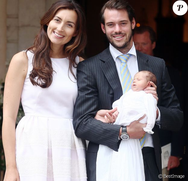 Le prince Félix du Luxembourg, son épouse la princesse Claire et leur fille la princesse Amalia lors de la célébration du baptême de la princesse Amalia de Luxembourg en la chapelle de Saint Ferréol à Lorgues, le 12 juillet 2014.