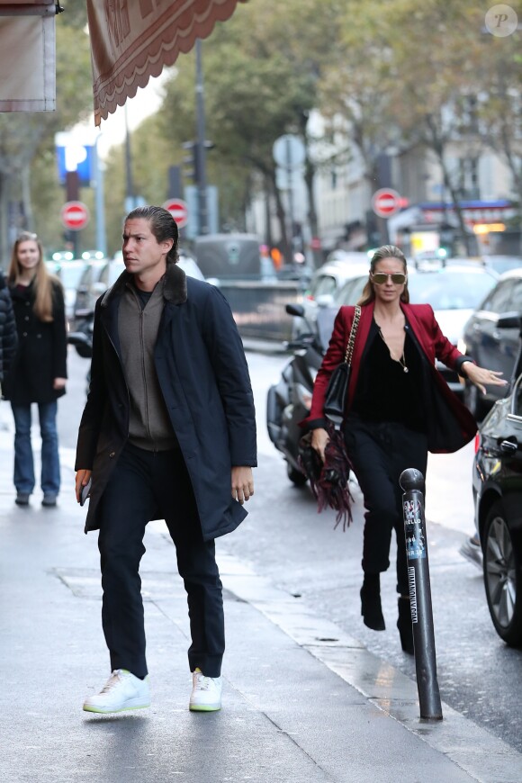 Heidi Klum et son compagnon Vito Schnabel à Paris, le 21 octobre 2016.