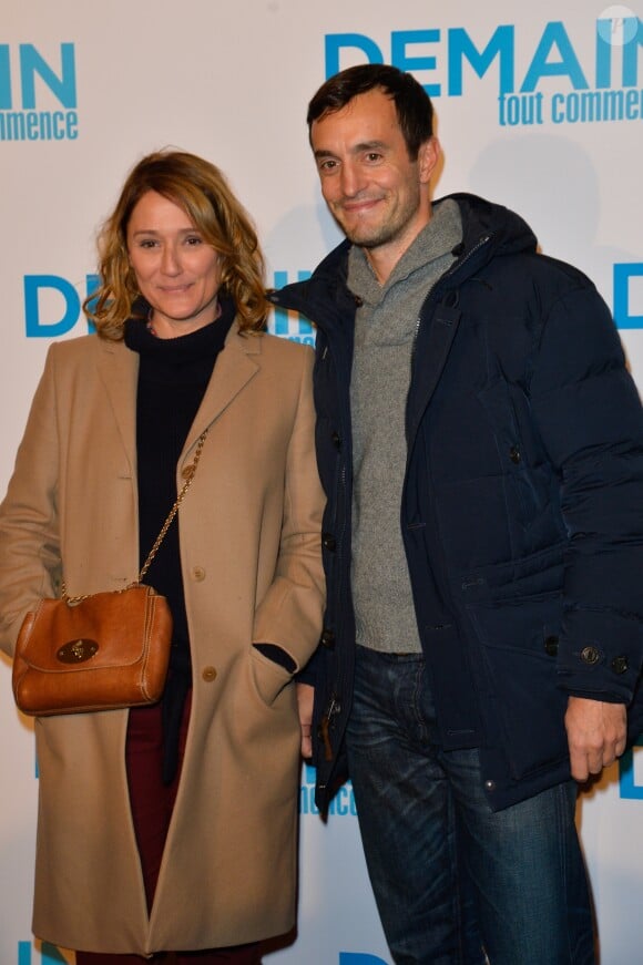 Daniela Lumbroso et un ami - Avant première du film "Demain tout commence" au Grand Rex à Paris le 28 novembre 2016. © Coadic Guirec/Bestimage