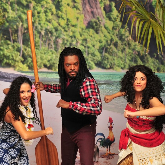 Cerise Calixte, Anthony Kavanagh et Vaiana - People au Noël de Disneyland Paris. Le 9 novembre 2016 © Disneyland Paris via Bestimage