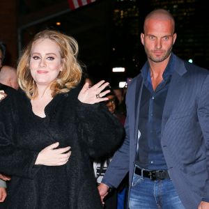 Adele et son garde du corps Peter Van der Veen dans les rues de New York, le 16 novembre 2015.