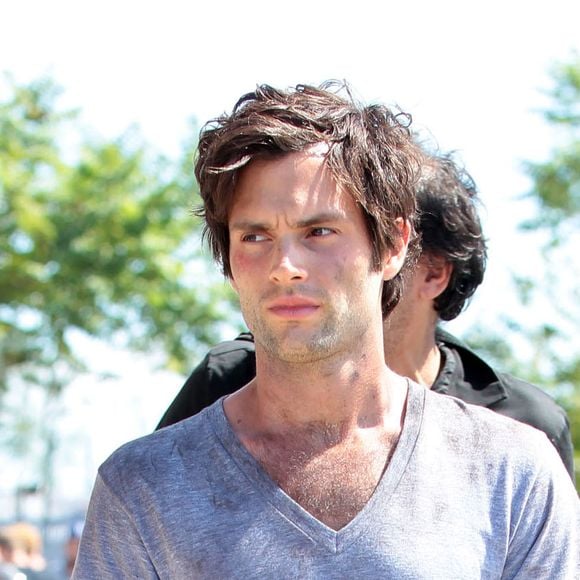 Penn Badgley - Tournage du film 'Cymbeline' a New York le 6 septembre 2013. Stars on the set of 'Cymbeline' filming in New York City, New York on September 6, 2013. Stars on the set of 'Cymbeline' filming in New York City, New York06/09/2013 - New York City