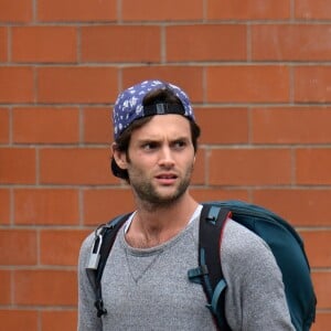 Exclusif - Penn Badgley se promene avec un ami a New York, le 11 aout 2013.