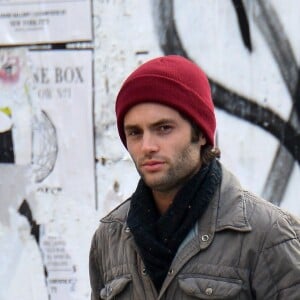 Penn Badgley se promene a New York le 3 november 2013.