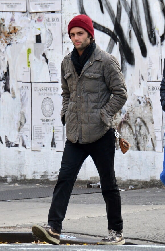 Penn Badgley se promene a New York le 3 november 2013.