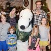 Tori Spelling, son mari Dean McDermott, et leurs quatre enfants chez Knott's Merry Farm, à Los Angeles, le 19 novembre 2016.