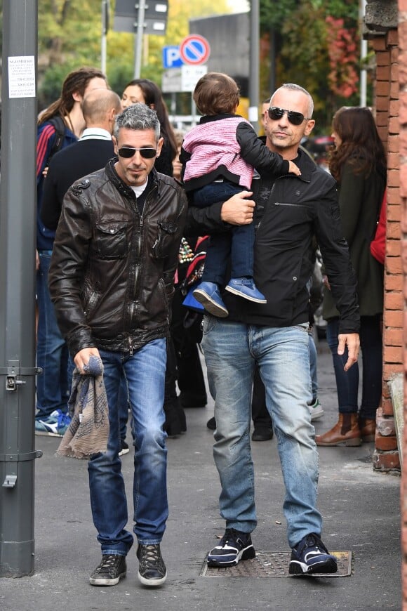Eros Ramazzotti et son fils Gabrio Tullio au restaurant le Ribot à Milan le 28 octobre 2016