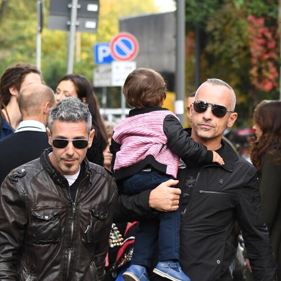 Eros Ramazzotti et son fils Gabrio Tullio au restaurant le Ribot à Milan le 28 octobre 2016